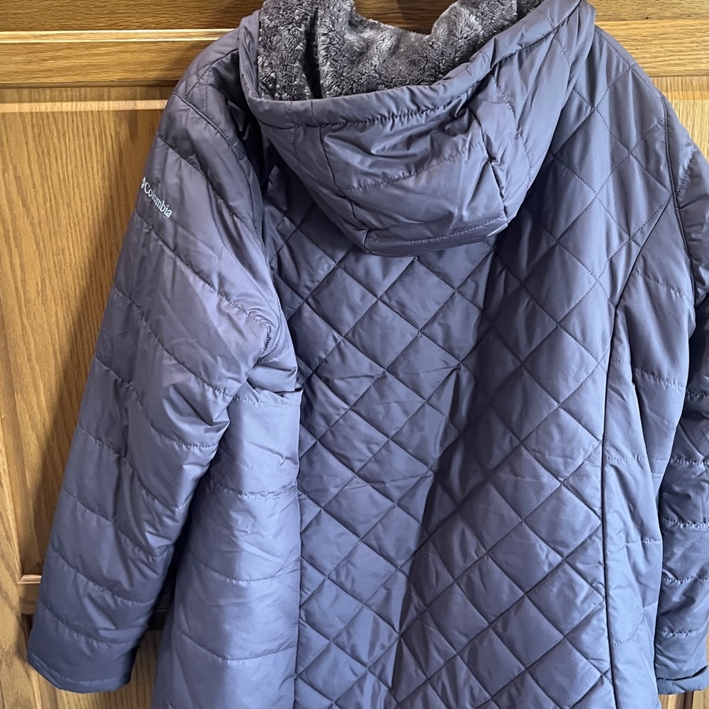 Columbia Quilted Hooded Jacket in Mauve - Picture 3 of 4